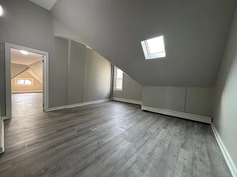 1092 E Main St #2R — Photo 13
