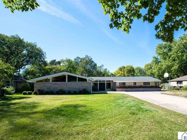 1214 W River Dr, Mankato, MN 56001