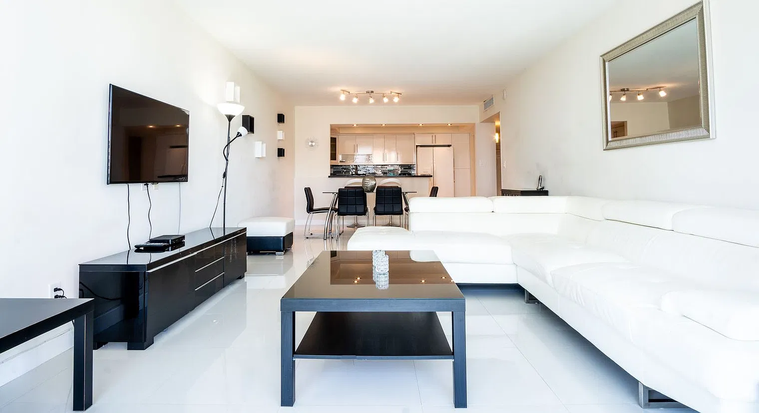 2 bed, 2.0 bath, 1506 sqft, $7,047 — Photo 2