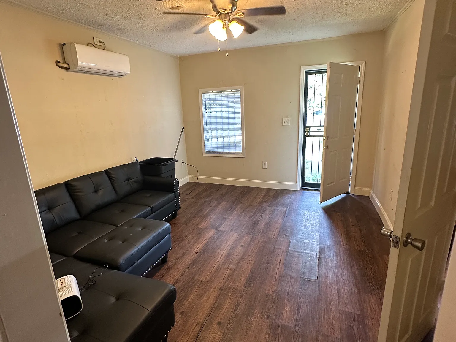 2 bed, 676 sqft, $900 — Photo 2