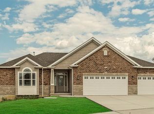 320 Regents Park Ave, Foristell, MO 63348