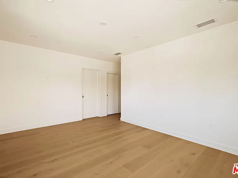 308 S Highland Ave — Photo 46