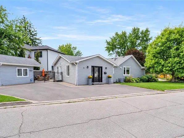 11 Churchill Cres, Halton Hills, ON L7G 2M8