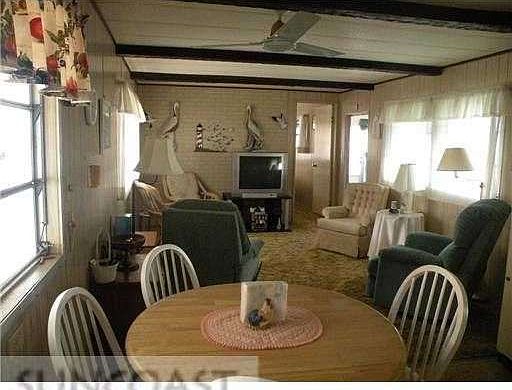 2nd image of 137 Pindo Palm St W