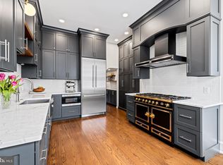 250 S 3rd St, Philadelphia, PA 19106