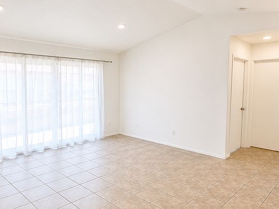 3rd image of 653 W Guadalupe Rd Unit 2019