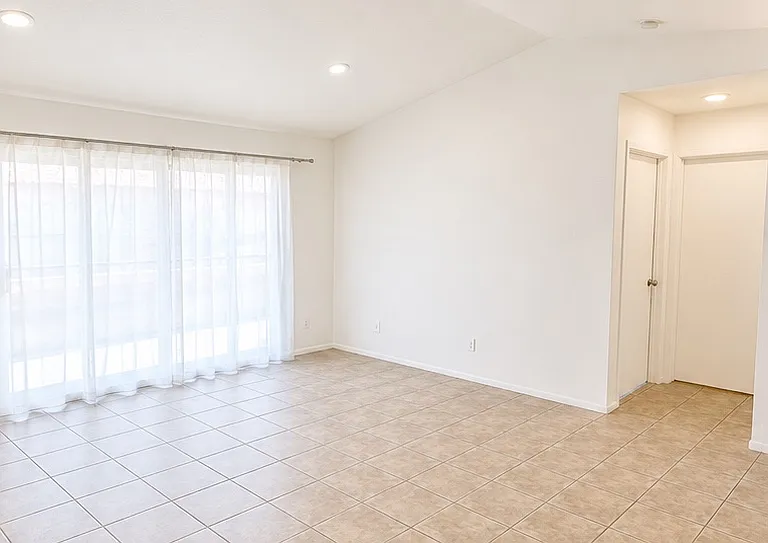 653 W Guadalupe Rd #2019 — Photo 3