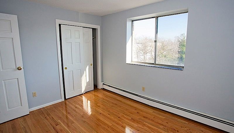 2nd image of 10-20 Murdock St #3