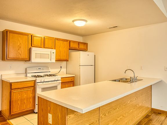 5th image of 2227 Wittenham Pl #227