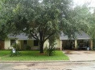 942 E Myrtle St, Angleton, TX 77515