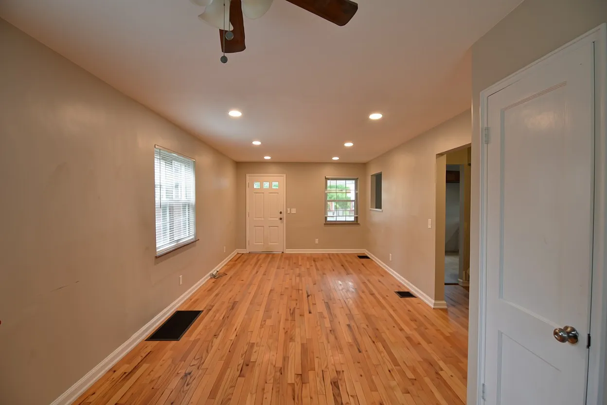 3 bed, 1199 sqft, $1,975 — Photo 3
