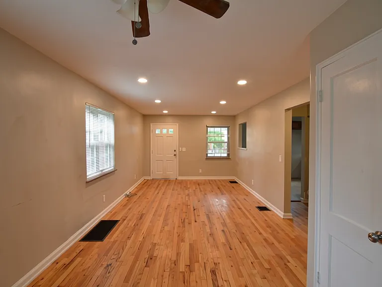 8412 Wicklow Ave — Photo 3