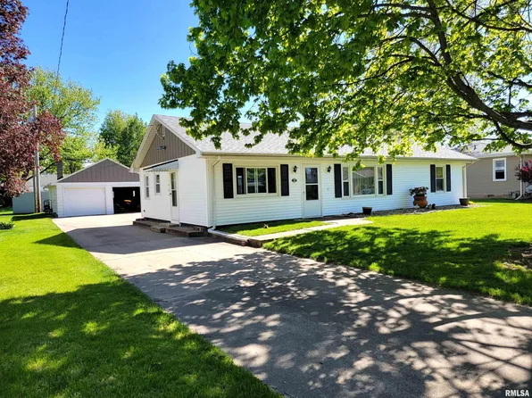 110 Stonegate Dr, Canton, IL 61520