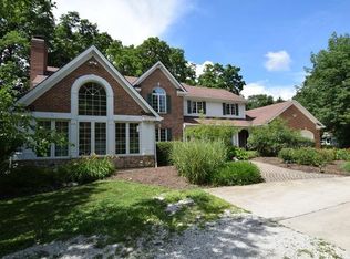 27W710 Garys Mill Rd, Winfield, IL 60190