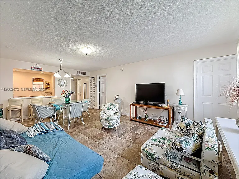 410 SE 2nd St #115 — Photo 4