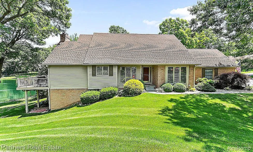 4549 Golf View Dr photo 1