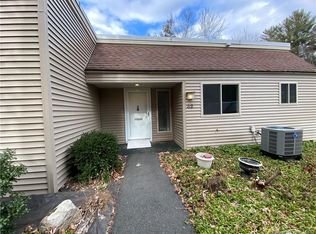 32 Library Ln UNIT 32, Simsbury, CT 06070