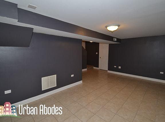 3rd image of 3838 N Kenmore Ave #Ua1