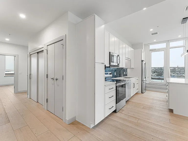 Bank Street Apartments at Burlington Square — Photo 60