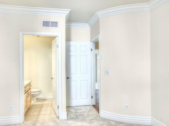 5th image of 12745 Moorpark St #111
