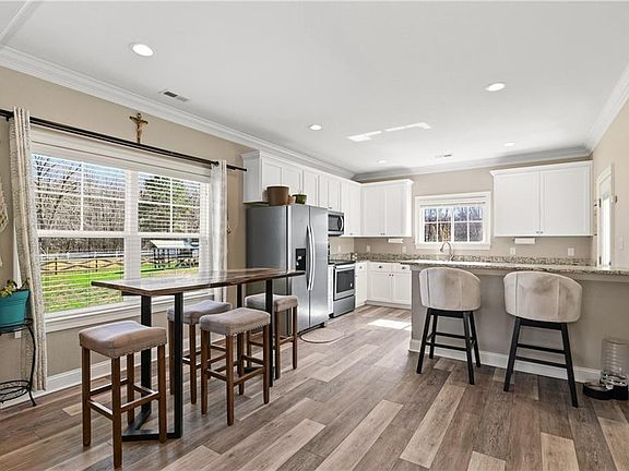 2nd image of 1925 Copeland Rd