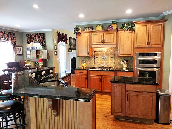 3rd image of 1404 Kintail Ct