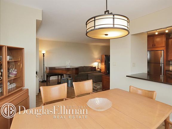 5th image of 3777 Independence Ave APT 9B