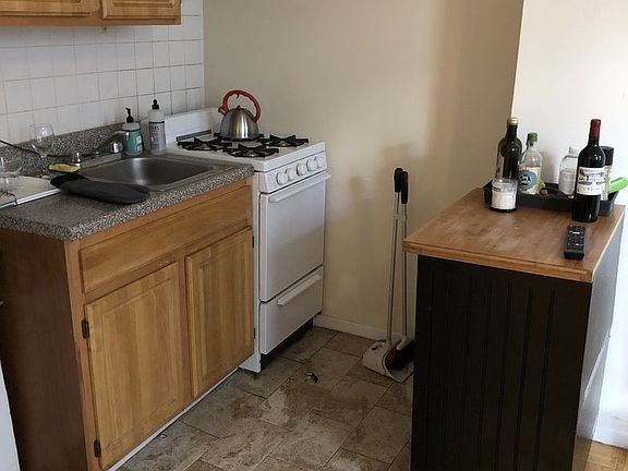 5th image of 151 W 10th St APT 6