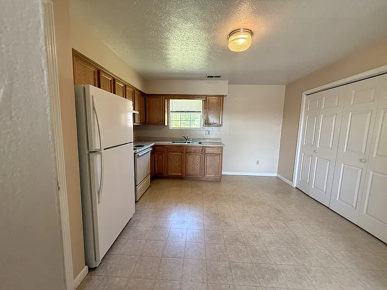 770 Deerfield Ln — Photo 8