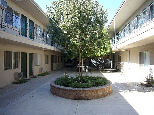 2nd image of 8741 Owensmouth Ave APT 9