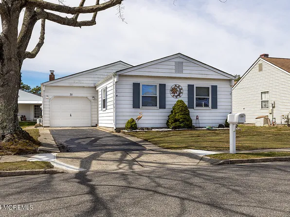 37 Santo Domingo Drive, Toms River, NJ 08757