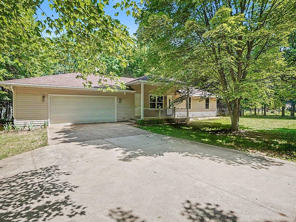 1st image of 4955 Red Pine Dr