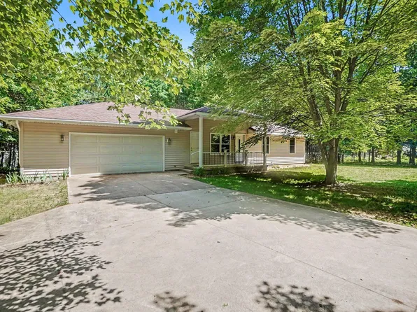 4955 Red Pine Dr, Grant, MI 49327