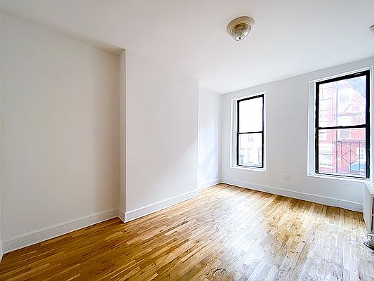 1st image of 337 E 6th St APT 3