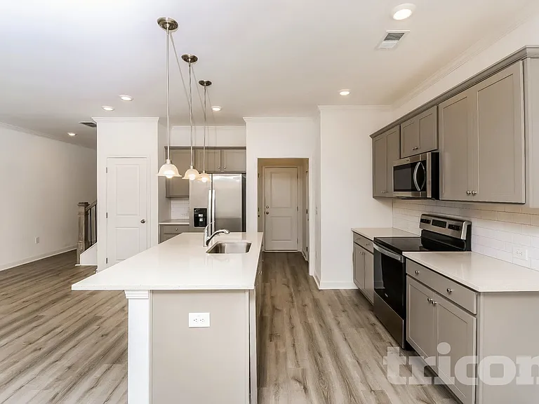 101 E Ridge Way — Photo 3