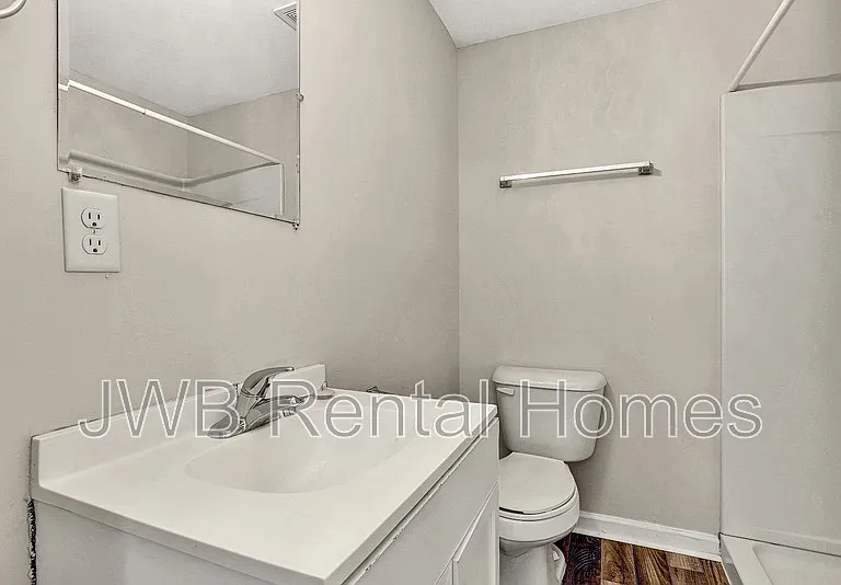 141 W 43rd St — Photo 10