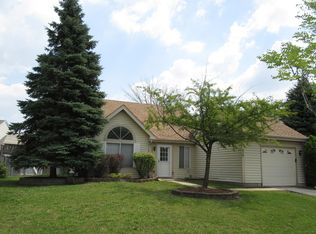 327 East Ave #1S, Streamwood, IL 60107