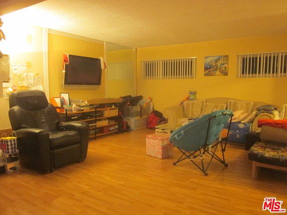 4th image of 15623 Hart St