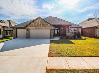 2508 SE 39th St, Moore, OK 73160