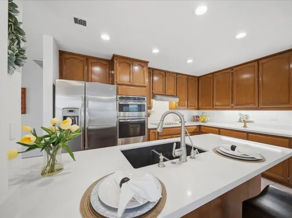 2881 Royce Dr, Rescue, CA 95672