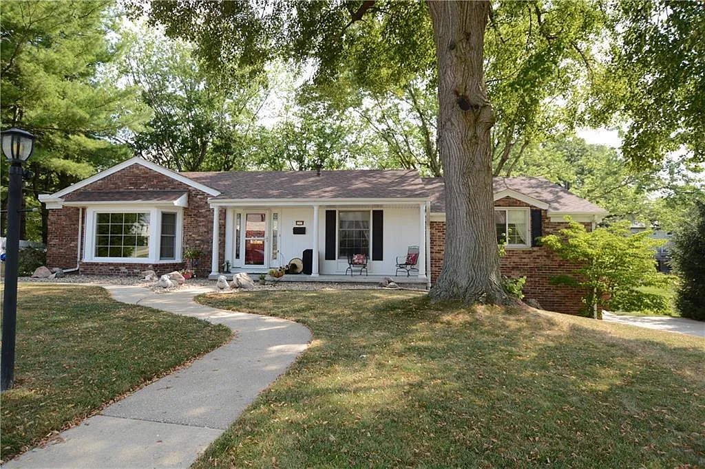 2209 Gary Dr photo 1