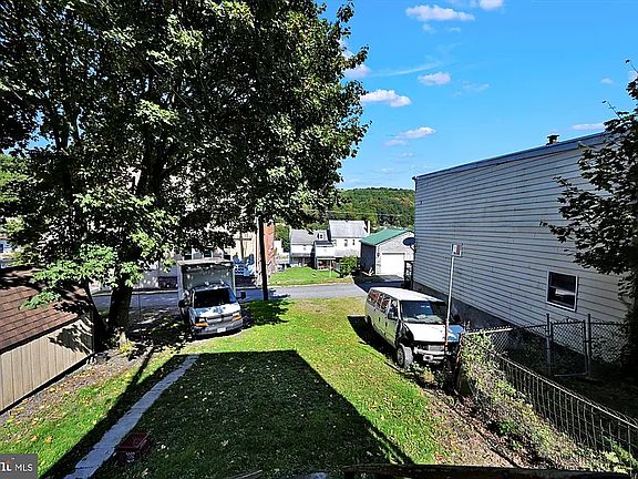 5th image of 112 E Main St