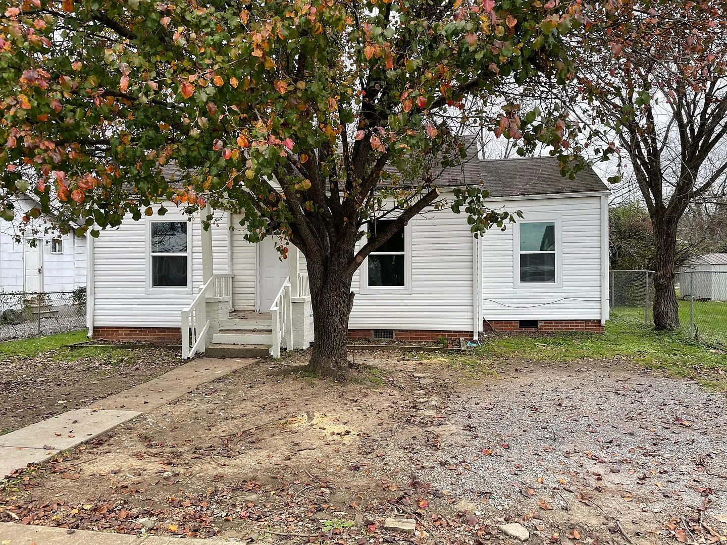 Spacious 4 Bdrm House — Photo 2