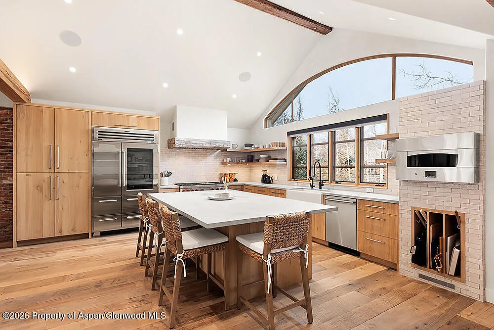 5 bed, 4.0 bath, 4005 sqft, $125,000 — Photo 4