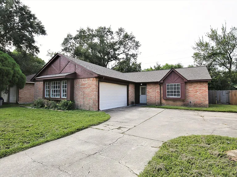 7814 Barnhill Dr — Photo 2