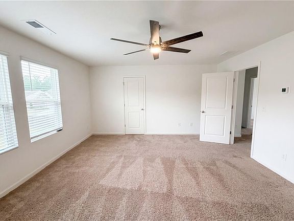 4th image of 15 Regal Ln