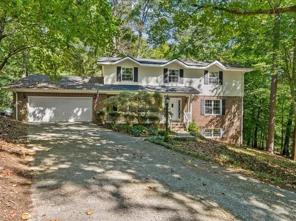 2218 Rocky Face Cir, Dalton, GA 30720