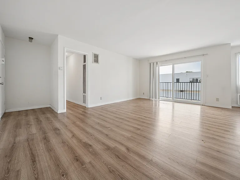 16900 Parthenia St #20 — Photo 13