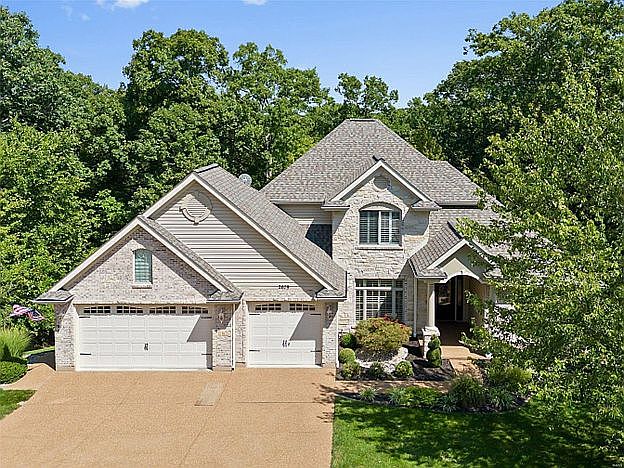 1st image of 2679 Forest Glen Dr