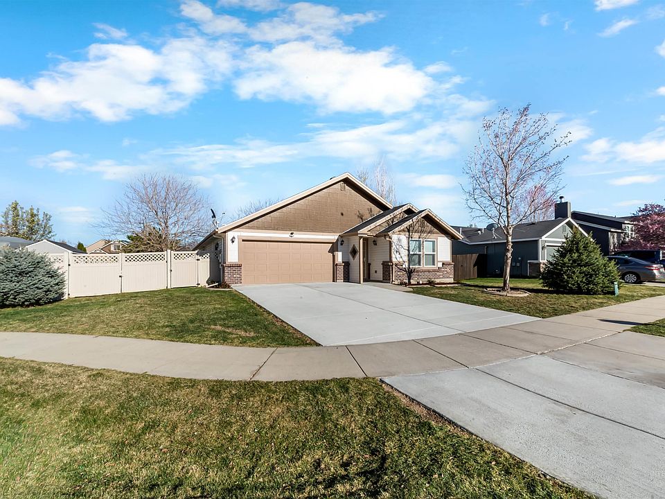 1st image of 548 N Ripplerock Pl